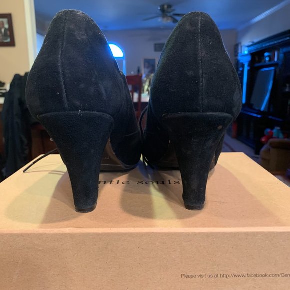 GENTLE SOULS Peek-a-Boo Toe Black Suede - Picture 6 of 7